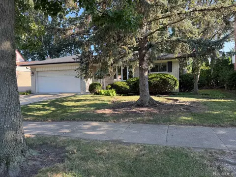22475 Cranbrook St, Woodhaven, MI 48183