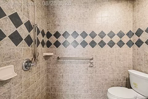 Bath - 1107 Corydon Dr, Mount Morris, MI 48458 photo 1 of 3