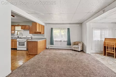 Living - 1107 Corydon Dr, Mount Morris, MI 48458 photo 4 of 6