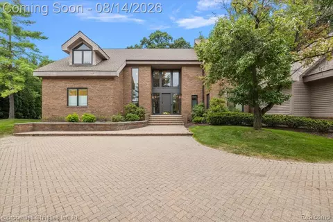 4740 W Wickford, Bloomfield Hills, MI 48302