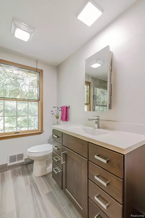 Bath - 2411 Farmbrook Trl, Addison, MI 48370 photo 3 of 4