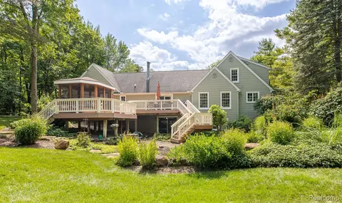 Exterior - 2411 Farmbrook Trl, Addison, MI 48370 photo 6 of 8