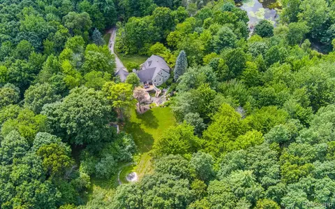 View/Area - 2411 Farmbrook Trl, Addison, MI 48370 photo 2 of 2