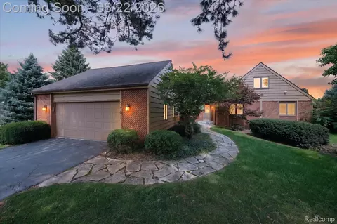 5461 Countryside Dr, Lodi, MI 48176