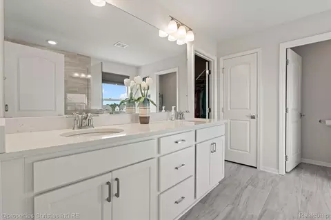 Bath - 2721 Maize Loop, Saline, MI 48176 photo 2 of 5