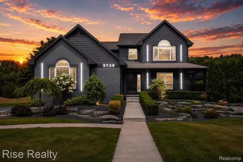5729 Woodfield Pkwy, Grand Blanc, MI 48439