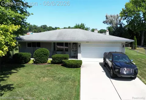 36616 Gardner St, Livonia, MI 48152