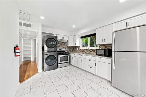 Kitchen - 15432 Orchard St, Romulus, MI 48174 photo 2 of 2