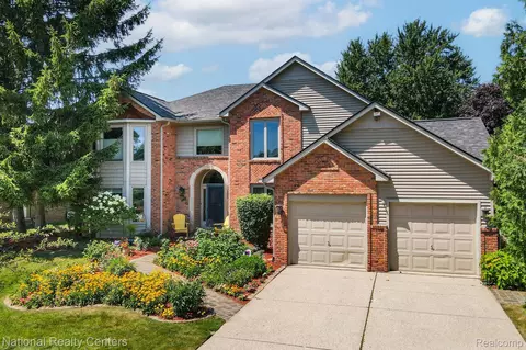 3128 Charlwood Dr, Rochester Hills, MI 48306