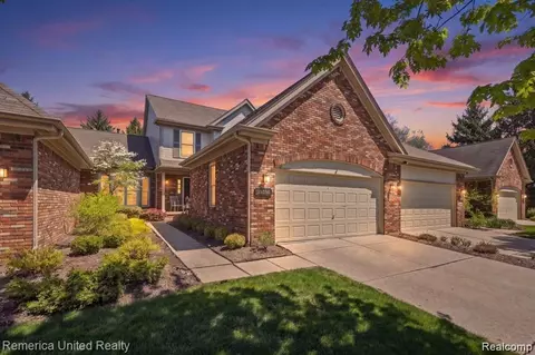 39656 Village Run Dr, Northville, MI 48168