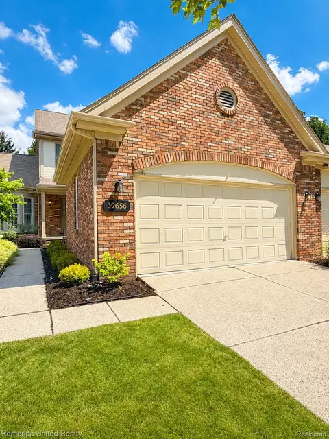 39656 Village Run Dr, Northville, MI 48168