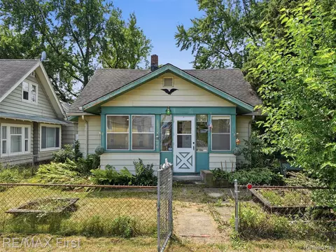 3039 Kenrick St, Keego Harbor, MI 48320