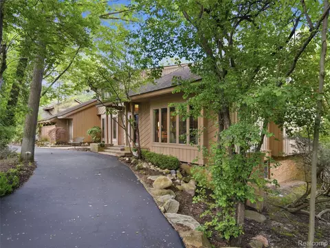 4751 Rolling Ridge Rd, West Bloomfield, MI 48323