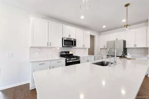 Kitchen - 2716 Maize Loop, Saline, MI 48176 photo 8 of 8