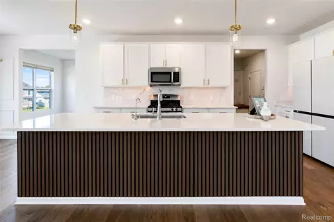 Kitchen - 2716 Maize Loop, Saline, MI 48176 photo 3 of 8