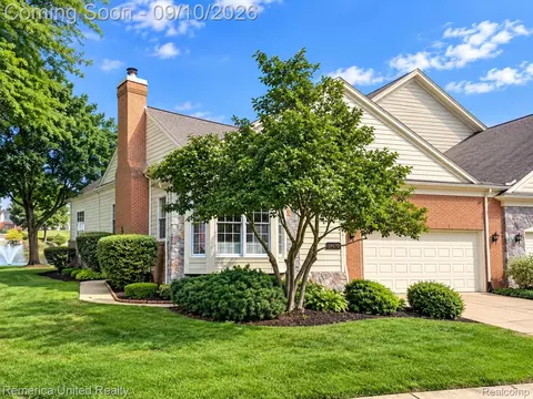 39676 Muirfield Ln, Northville, MI 48168
