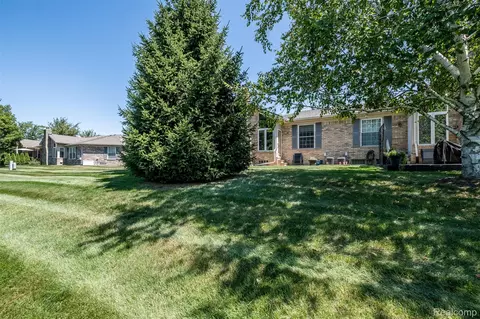 Exterior - 50325 Pepper Tree Dr, Macomb, MI 48044 photo 12 of 14