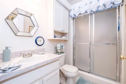 Bath - 50325 Pepper Tree Dr, Macomb, MI 48044 photo 1 of 2