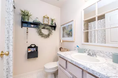 Bath - 50325 Pepper Tree Dr, Macomb, MI 48044 photo 2 of 2