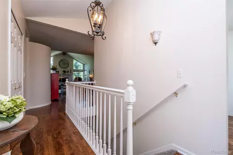 Entry Way - 50325 Pepper Tree Dr, Macomb, MI 48044 photo 2 of 4