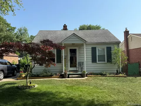22225 Saint Gertrude St, Saint Clair Shores, MI 48081