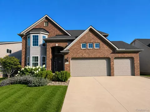 55920 Sunningdale Dr, Lyon, MI 48178