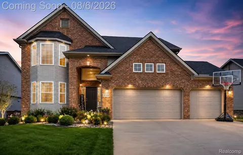 55920 Sunningdale Dr, Lyon, MI 48178