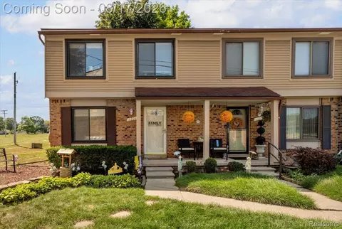 16894 Kingsbrooke Dr, Clinton Township, MI 48038