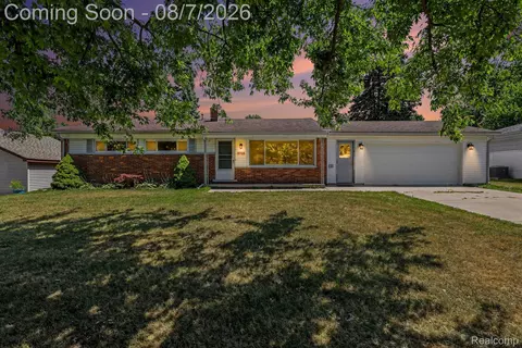 3728 Shoals St, Waterford, MI 48329