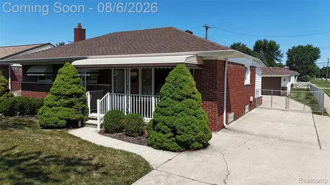 32910 Rosslyn Ave, Garden City, MI 48135