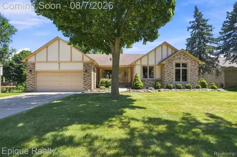 1162 Grandview Dr, Rochester Hills, MI 48306