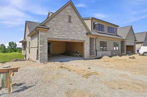 455 Cornerstone Dr, Oxford, MI 48371
