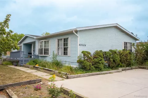48584 Lakeview Cir, Shelby Township, MI 48317
