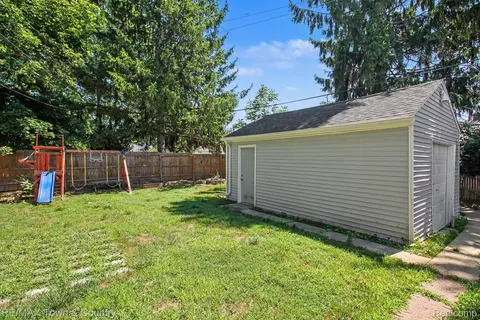 Exterior - 1115 E Vernon Dr, Flint, MI 48503 photo 4 of 4