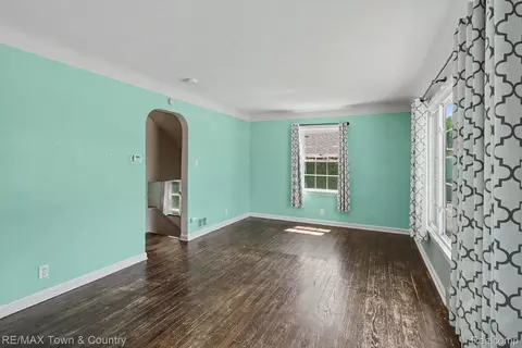 Living - 1115 E Vernon Dr, Flint, MI 48503 photo 3 of 3