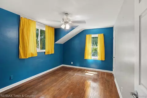Bedroom - 1115 E Vernon Dr, Flint, MI 48503 photo 2 of 2