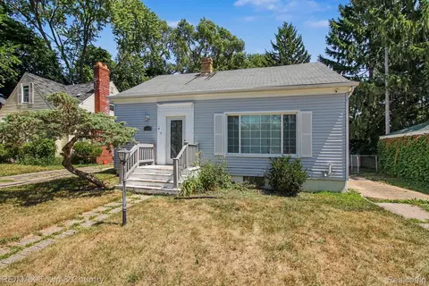 Exterior - 1115 E Vernon Dr, Flint, MI 48503 photo 2 of 4