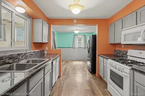 Kitchen - 1115 E Vernon Dr, Flint, MI 48503 photo 1 of 2