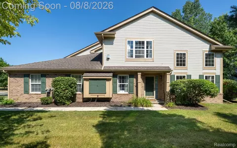 158 S S Vis, Auburn Hills, MI 48326