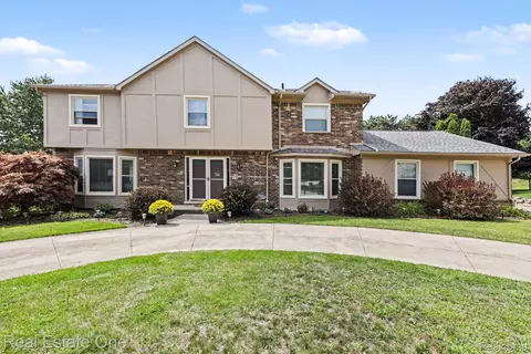 1904 Chelsea Ct, Rochester Hills, MI 48306