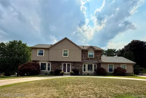 1904 Chelsea Ct, Rochester Hills, MI 48306