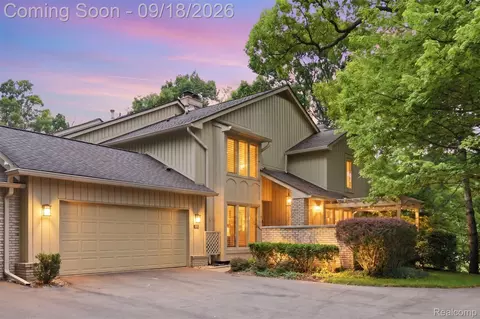 1123 Ivyglen Cir, Bloomfield Hills, MI 48304