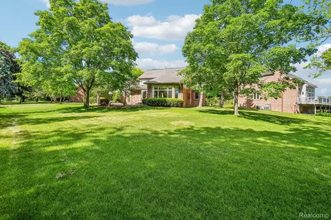 Exterior - 4523 Rivers Edge Dr, Troy, MI 48098 photo 5 of 10