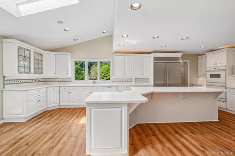 Kitchen - 4523 Rivers Edge Dr, Troy, MI 48098 photo 5 of 5