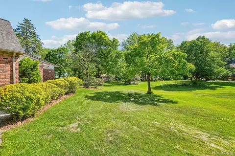 Exterior - 4523 Rivers Edge Dr, Troy, MI 48098 photo 4 of 10