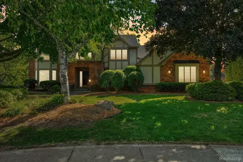Exterior - 4523 Rivers Edge Dr, Troy, MI 48098 photo 10 of 10