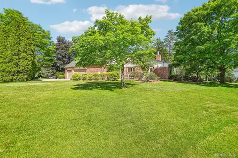 Exterior - 4523 Rivers Edge Dr, Troy, MI 48098 photo 6 of 10