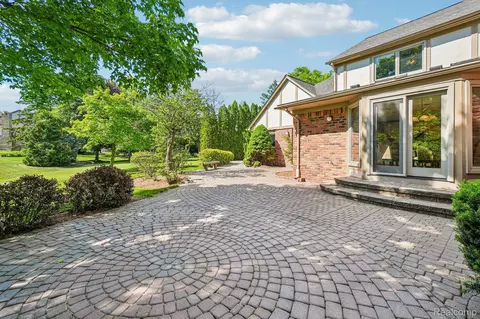 Exterior - 4523 Rivers Edge Dr, Troy, MI 48098 photo 7 of 10