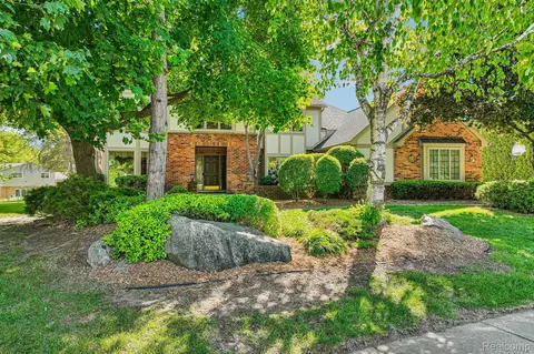 Exterior - 4523 Rivers Edge Dr, Troy, MI 48098 photo 2 of 10