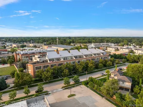 333 E Parent Ave #15, Royal Oak, MI 48067